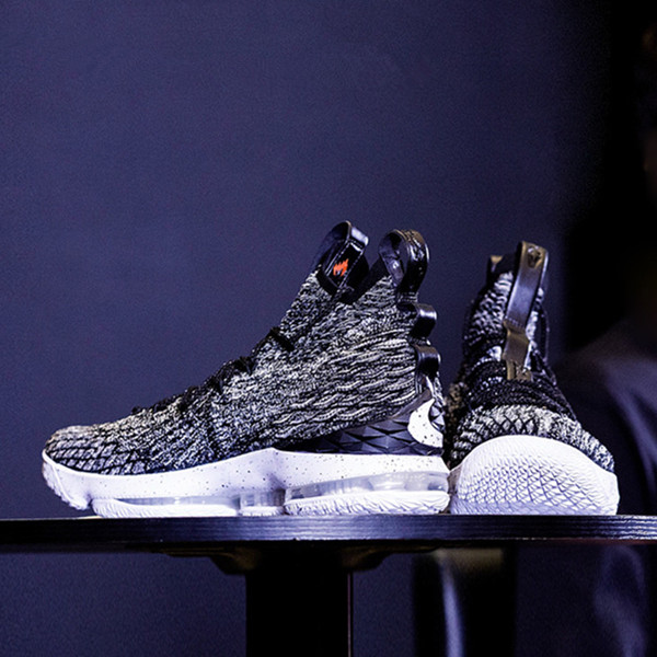 Nike LeBron 15 黑银