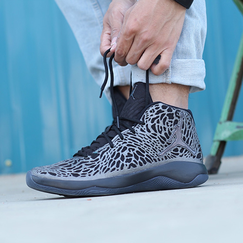 Jordan Ultra.Fly 黑白爆裂