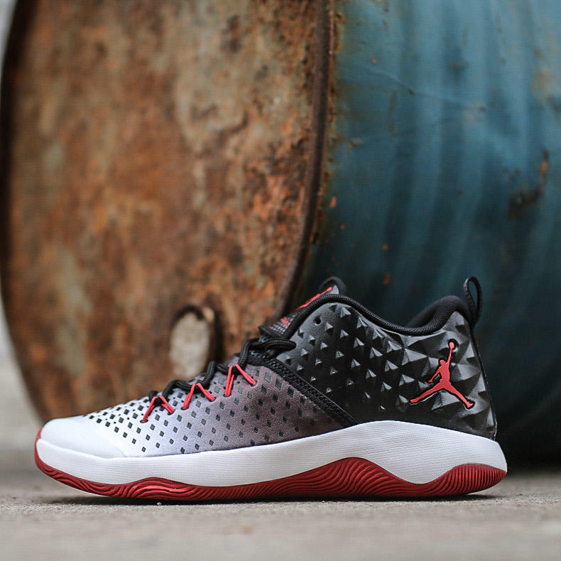 Jordan Extra.Fly 白黑红