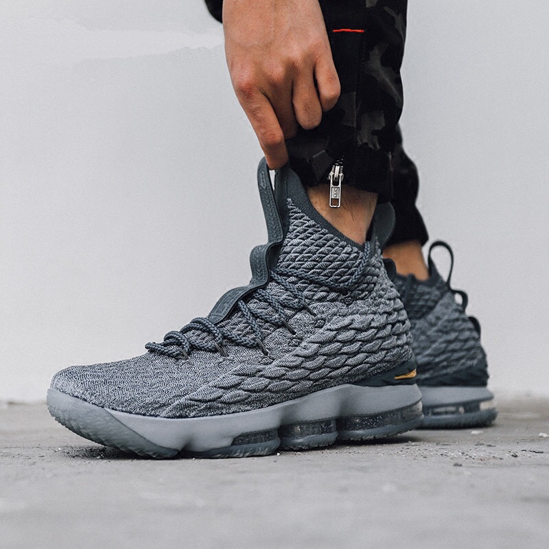 Nike LeBron 15 灰金色