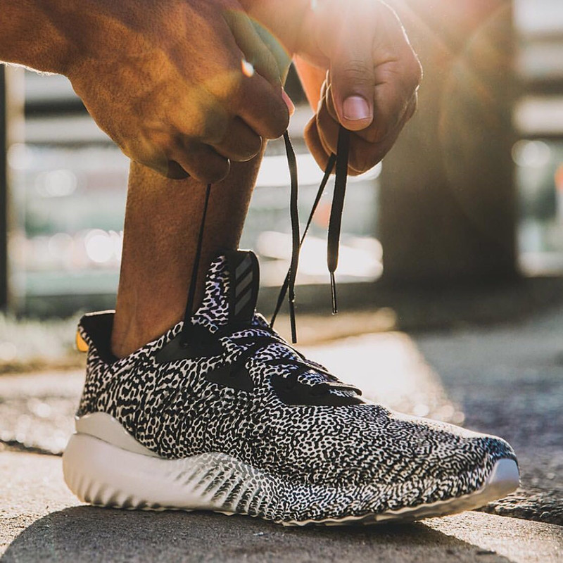 adidas Alpha Bounce 爆裂纹
