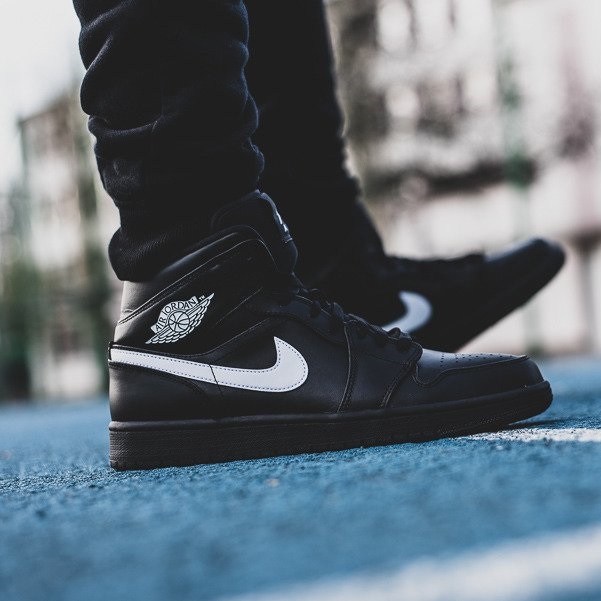 Air Jordan 1 黑色白钩