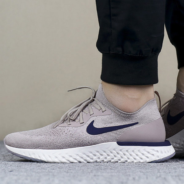 Nike Epic React Flyknit 粉蓝