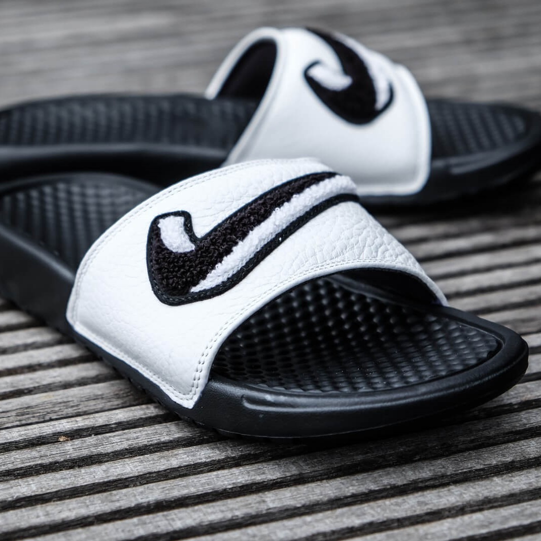 Nike Benassi Jdi 黑白绒毛钩子