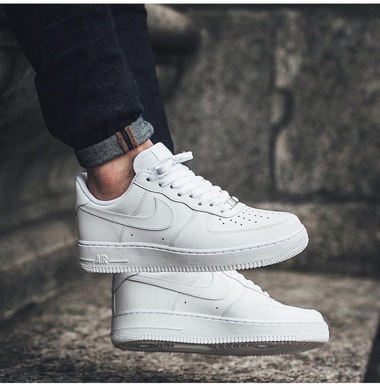 Nike Air Force 1 纯白经典