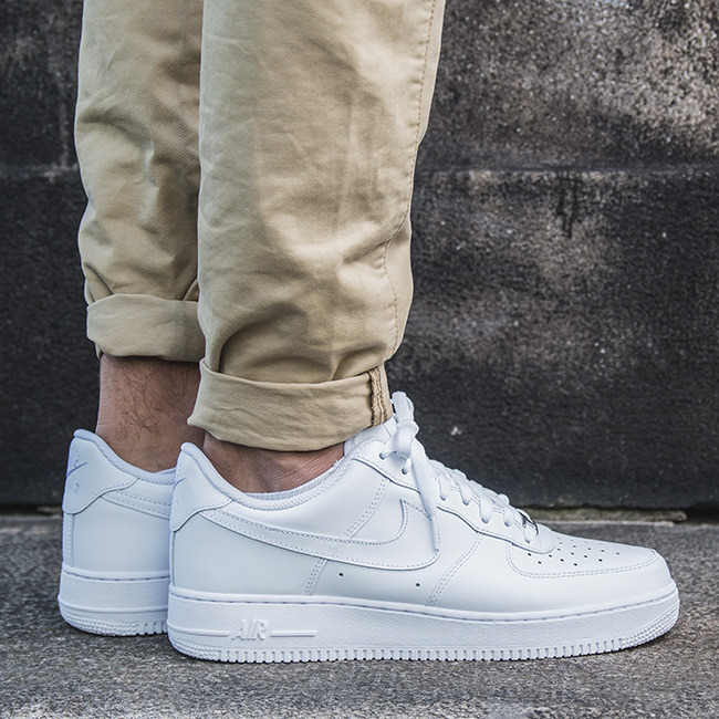 Nike Air Force 1 纯白经典