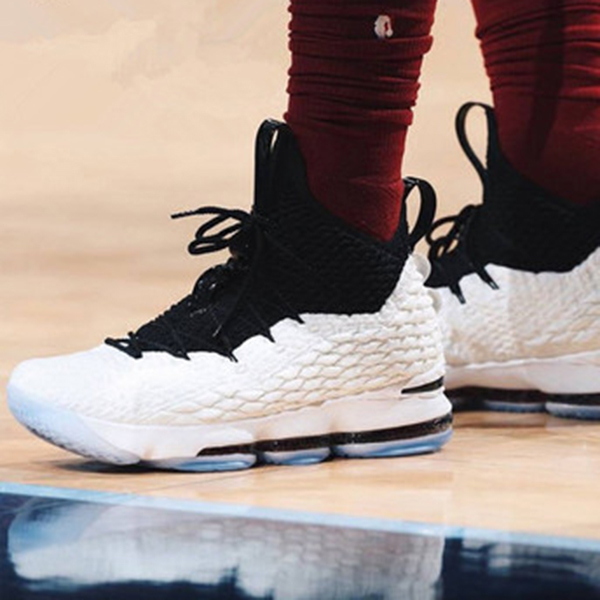 Nike LeBron 15