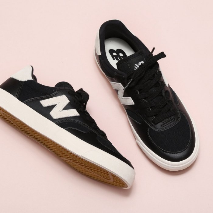 New Balance 300 黑白皮质