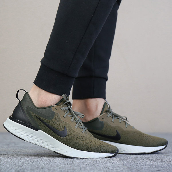 Nike Odyssey React 褐色