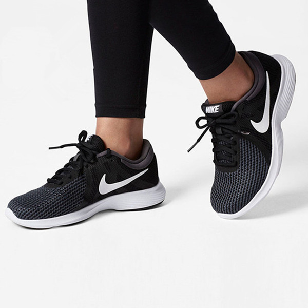 Nike Revolution 4 黑白