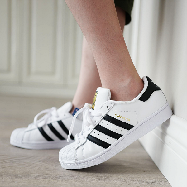 adidas Originals Superstar 白黑金标