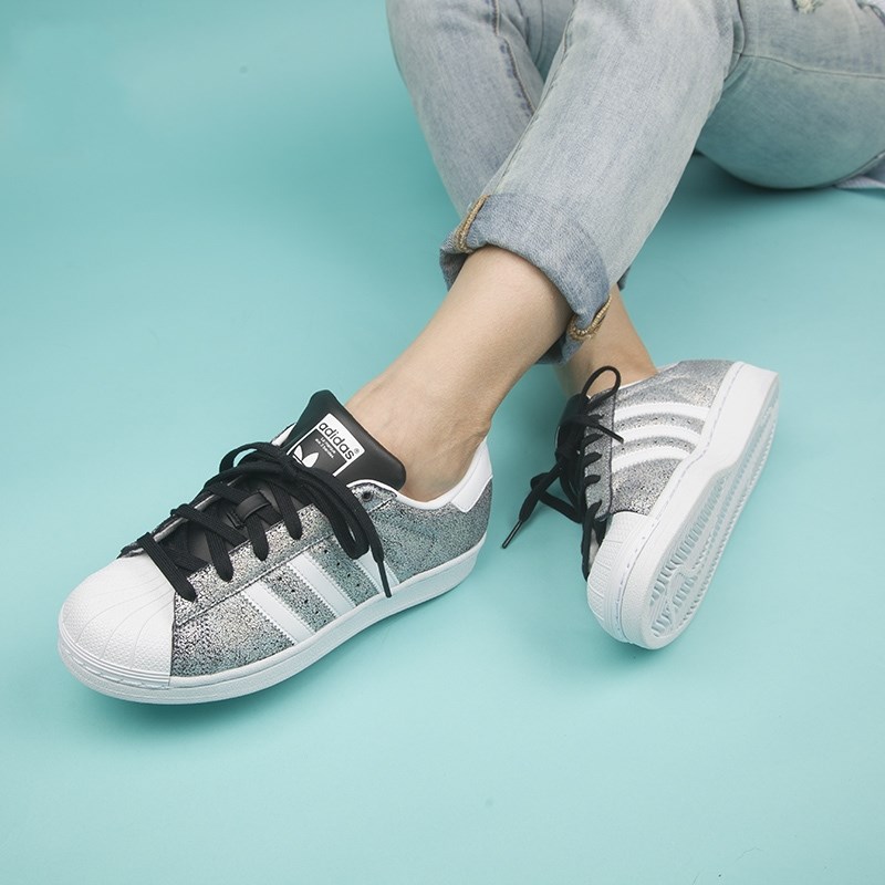 adidas Originals Superstar 金属银色
