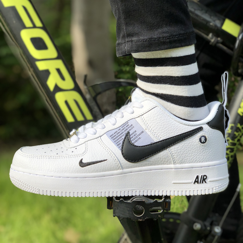 Nike Air Force 1 白色双钩