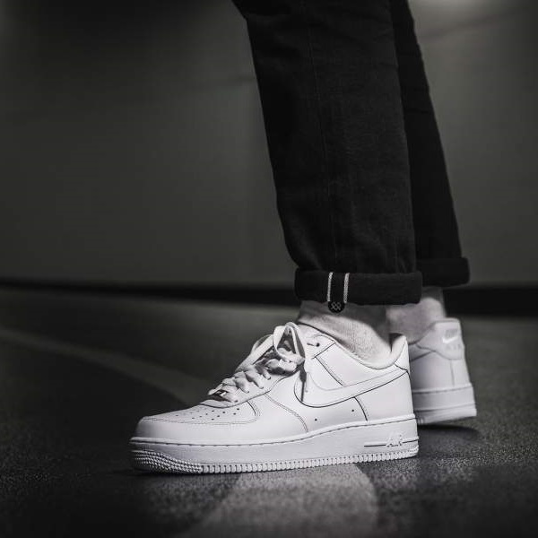 Nike Air Force 1 纯白经典