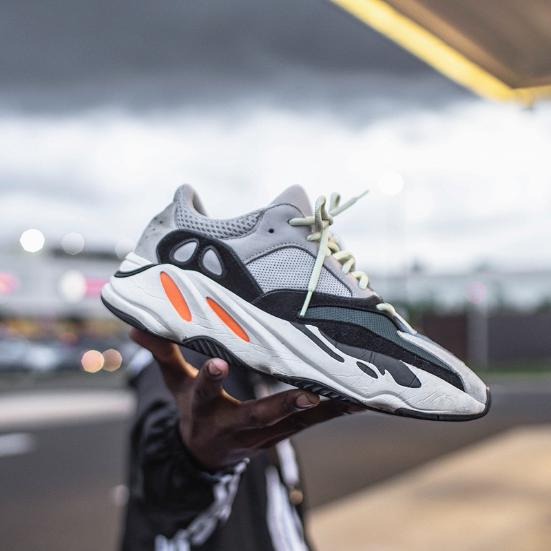 adidas Yeezy Boost Runner 700 灰黑
