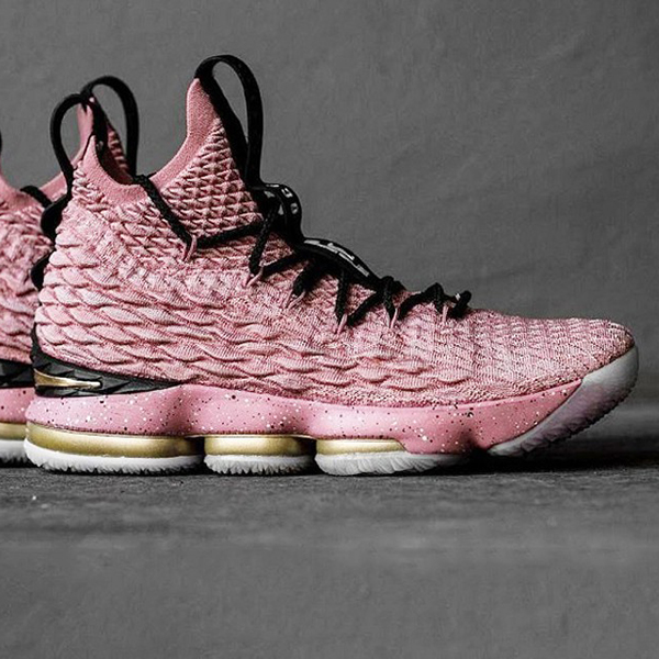 Nike LeBron 15