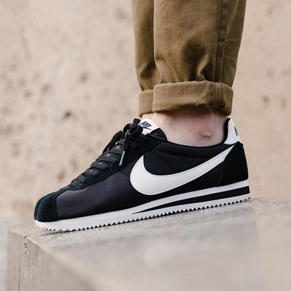 Nike Classic Cortez Nylon 煤黑/白