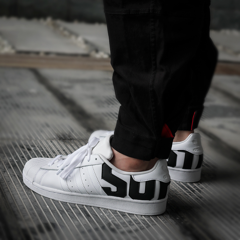 adidas Superstar 白色字母