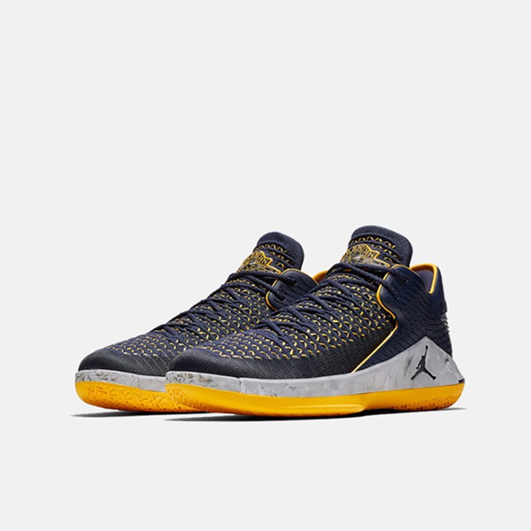 Air Jordan 32 Michigan 黑曜石