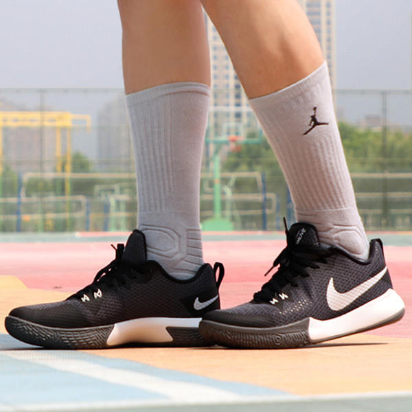 Nike Zoom Live II 黑白