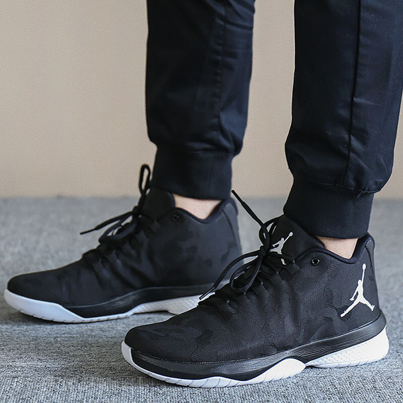Jordan B. Fly X  黑白色