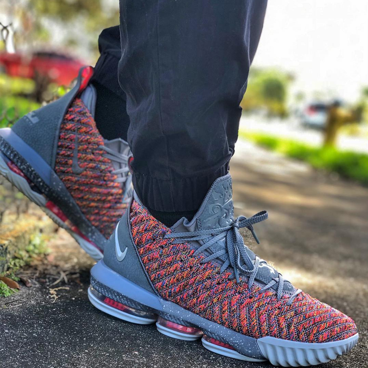 Nike Lebron 16  彩虹