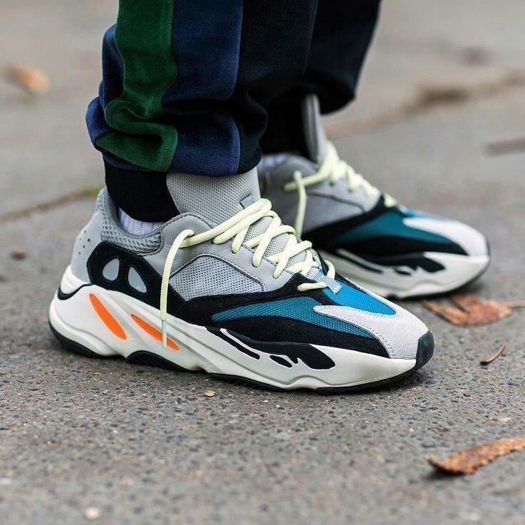 adidas Yeezy Boost 700 灰黑