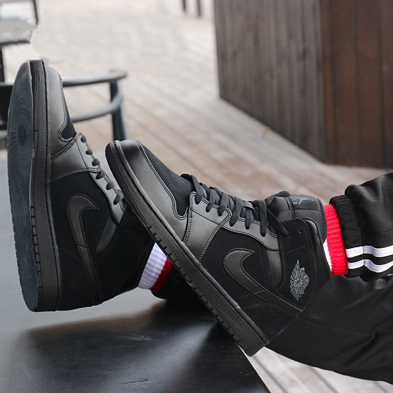 Air Jordan 1 MID BLACK 纯黑Mid