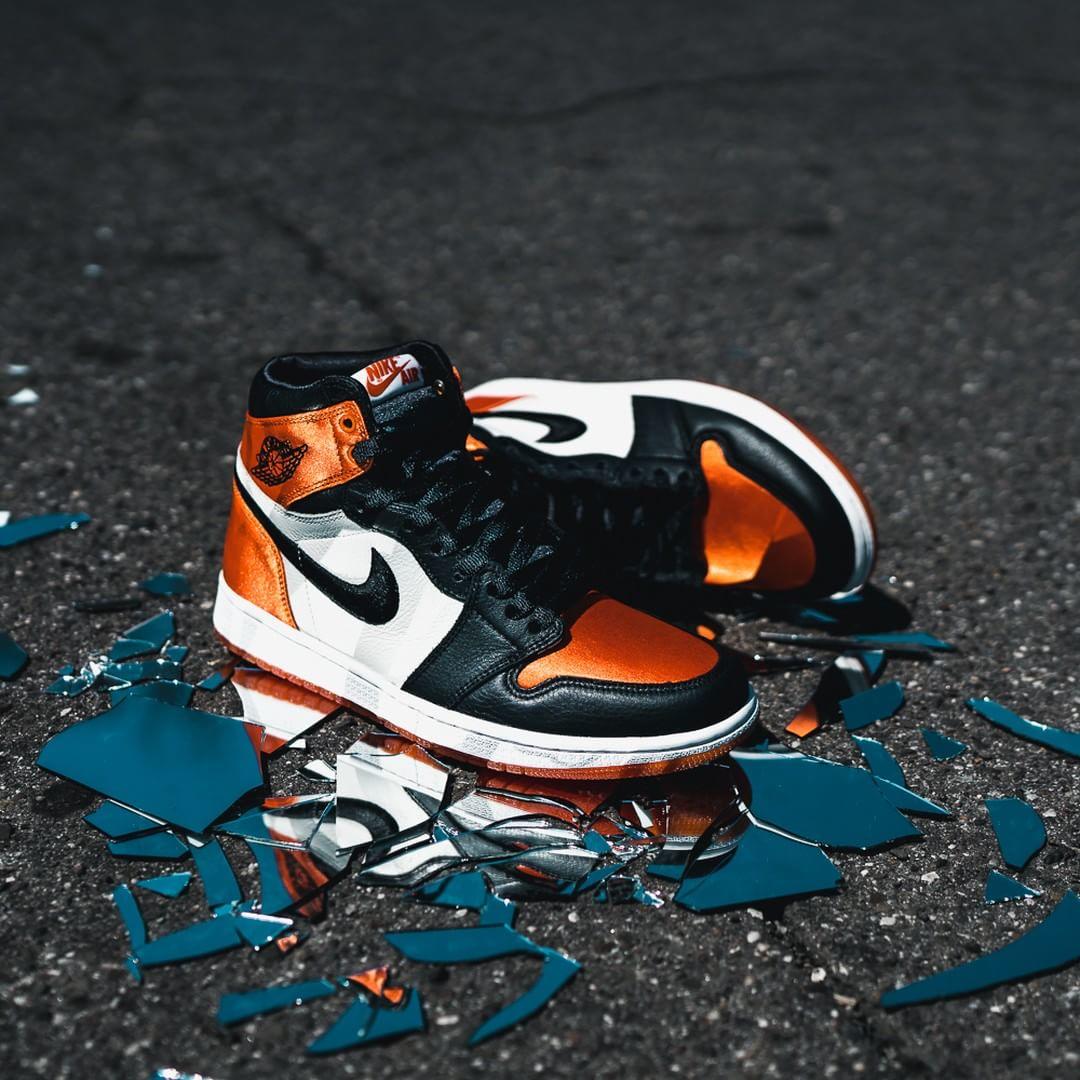 Air Jordan 1 Satin 丝绸黑勾扣碎