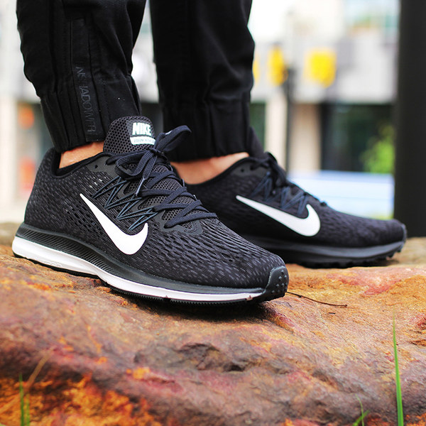 Nike Zoom Winflo 5  黑白