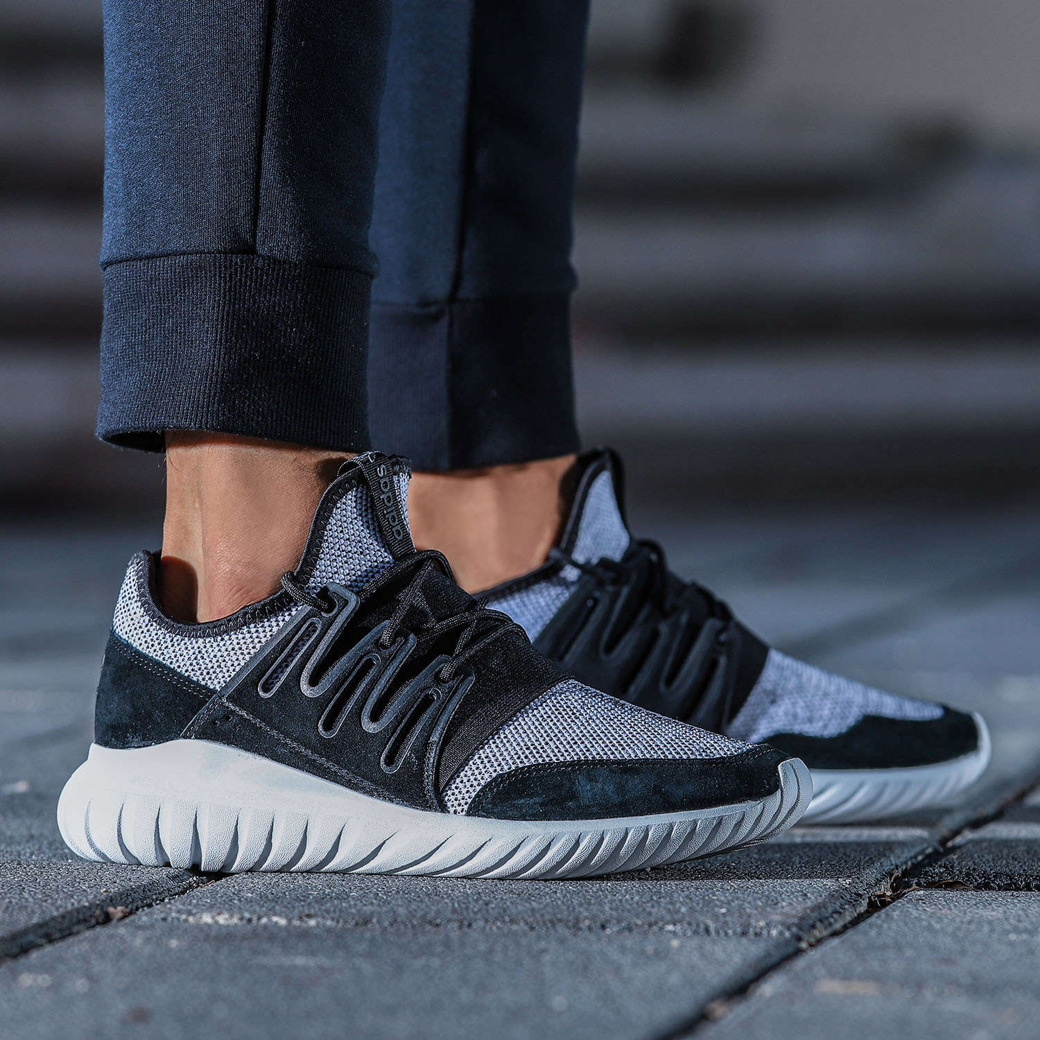 adidas Tubular Radial 黑
