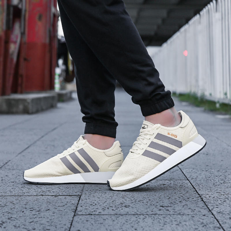 adidas Iniki Runner CLS 灰黄