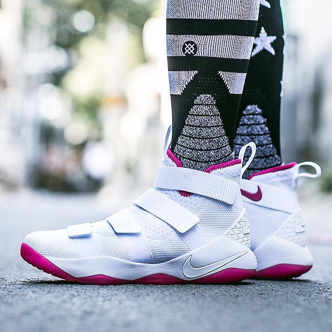 Nike LeBron Soldier 11 白粉