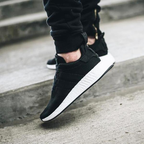 adidas NMD R2 黑白