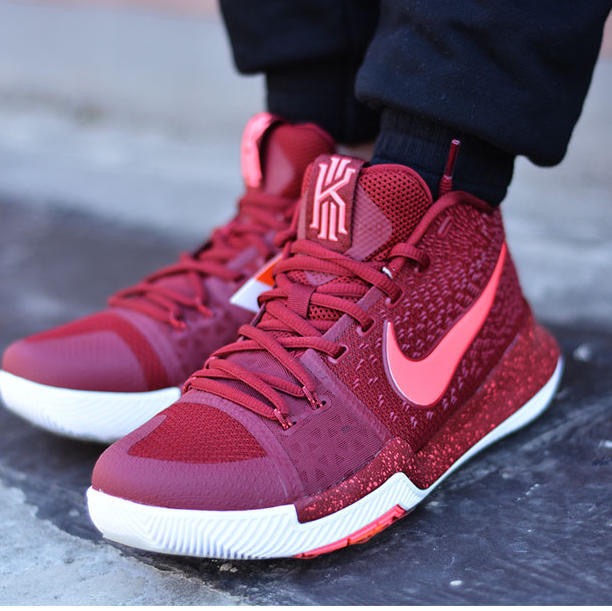 Nike Kyrie 3  酒红