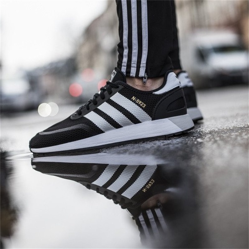 adidas Iniki Runner CLS 黑白灰