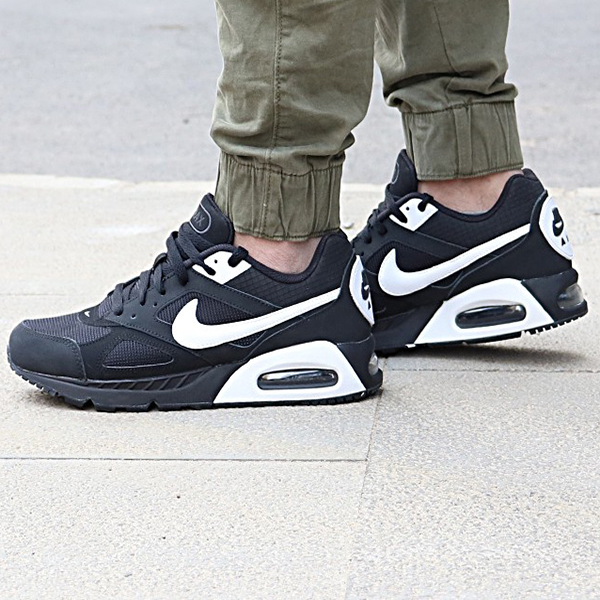 Nike Air Max IVO