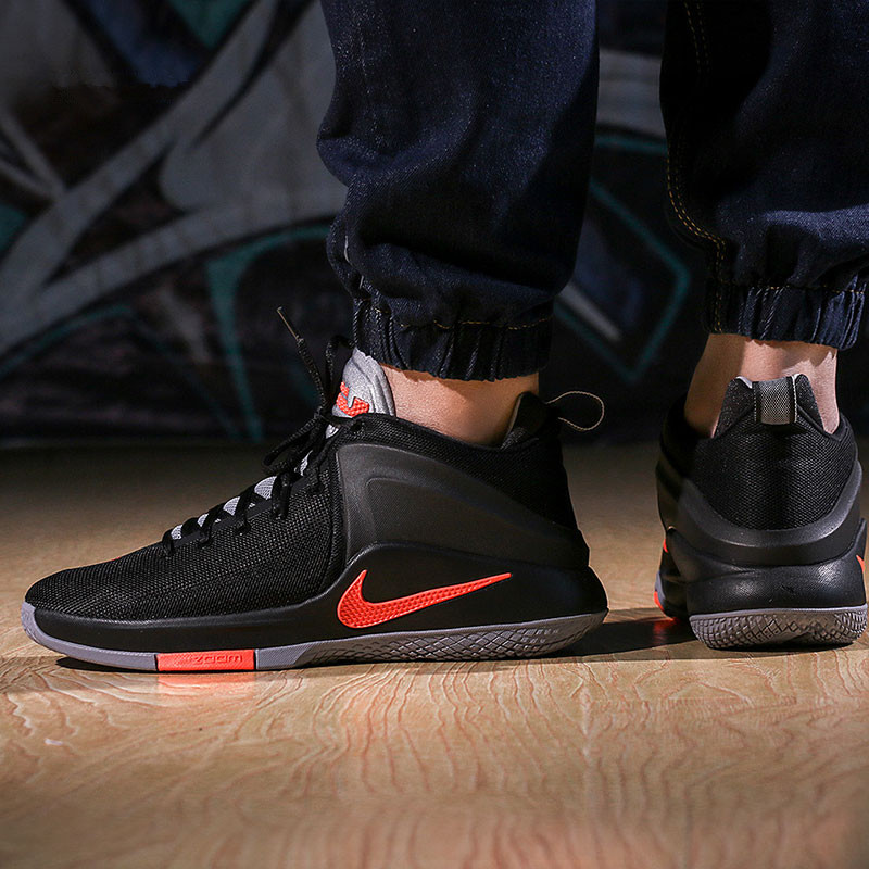 Nike Zoom Witness 黑红