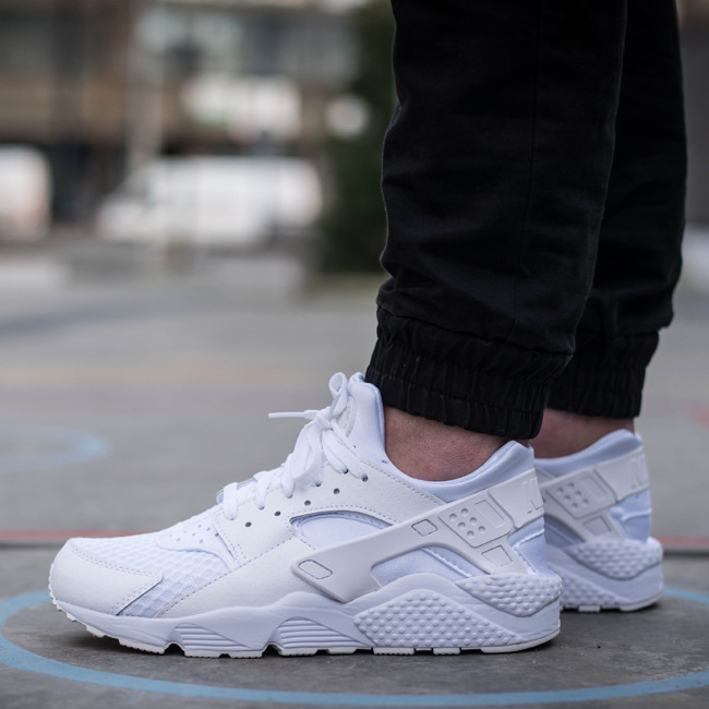 Nike Air Huarache 纯白