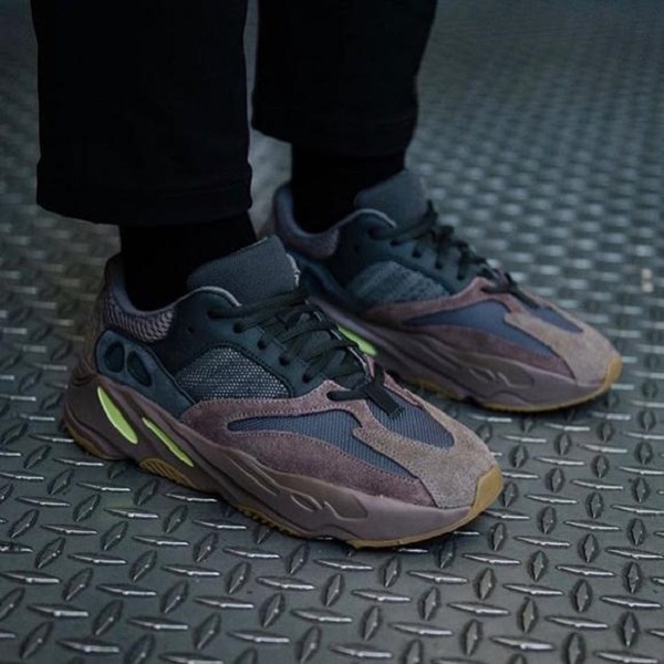 adidas Yeezy Boost Runner 700 淡紫