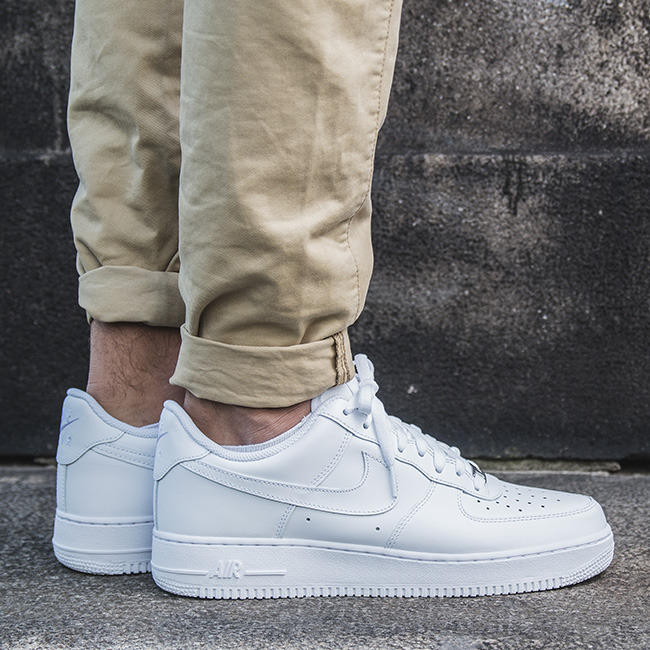 Nike Air Force 1 Low 纯白经典