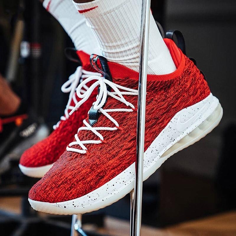 Nike LeBron 15 白红Low