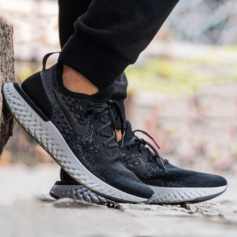 Nike Epic React Flyknit 黑白