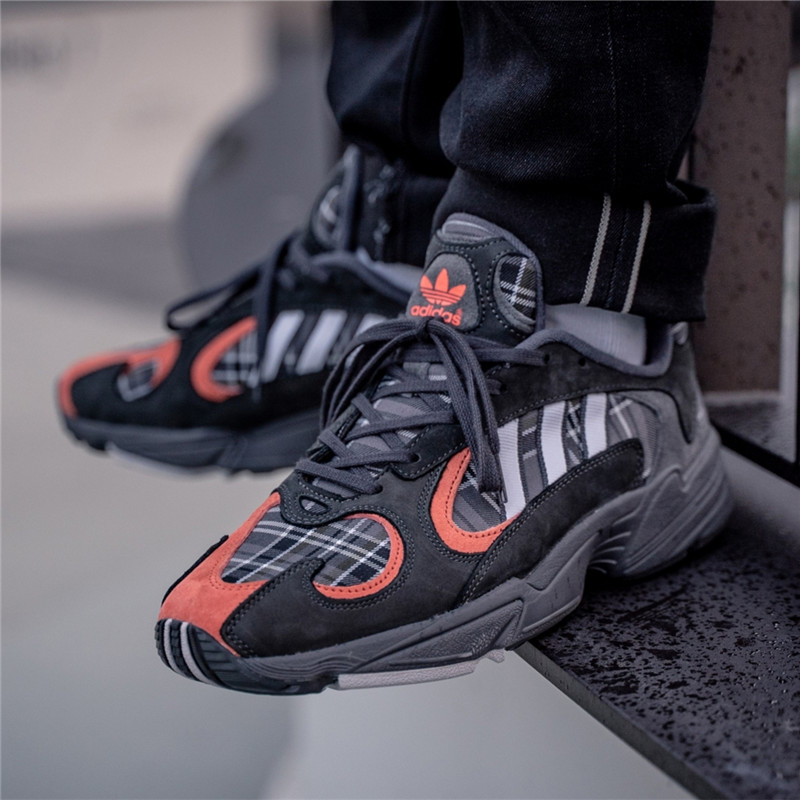 adidas Yung-1 黑橙格纹