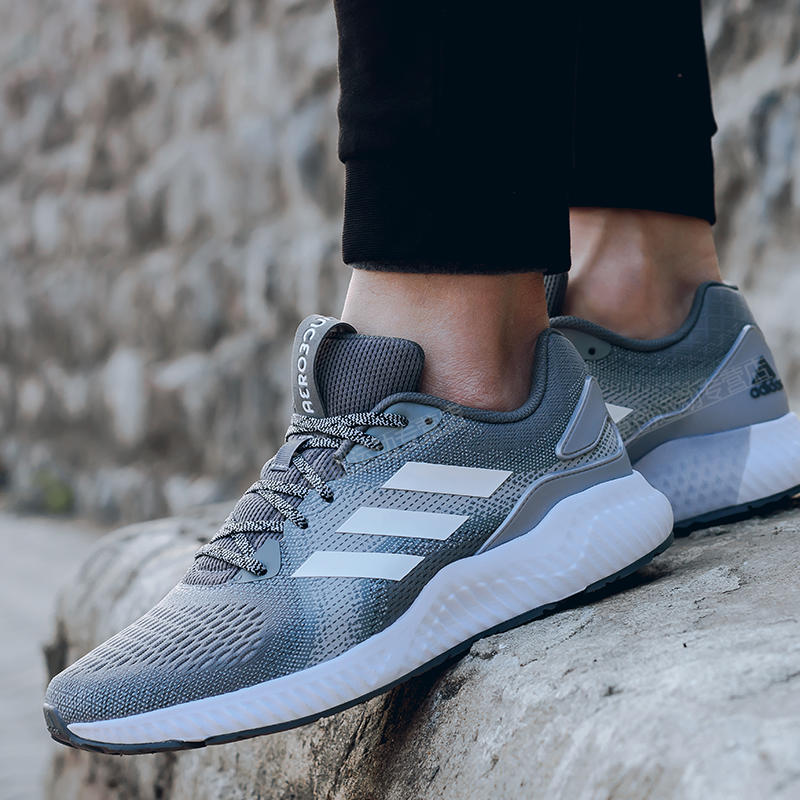 adidas Aerobounce  灰