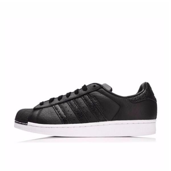 adidas Originals Superstar 深棕色/暗纹