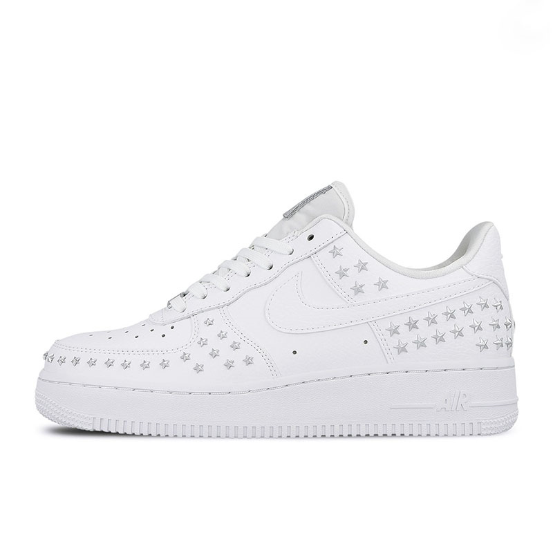 Nike Air Force 1 白色/星星铆钉