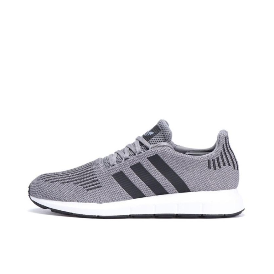 adidas Swift Run 深灰黑