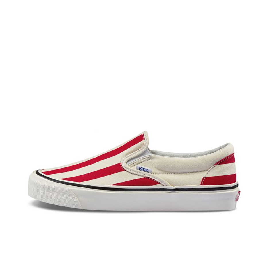 推荐商品：Vans/范斯 Classic Slip-on 防滑 简约 棋盘格 一脚蹬 百搭 休闲 帆布鞋 Og White/Og Red/Big Stripes 安纳海姆/红白条纹