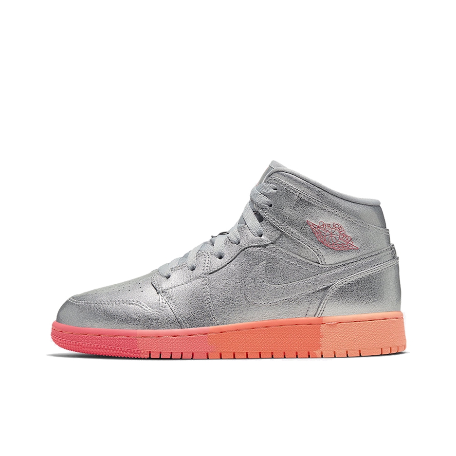 推荐商品：Air Jordan 1 板鞋 运动休闲鞋 复古潮流支撑合成革 Metallic Silver 中帮/银橙粉